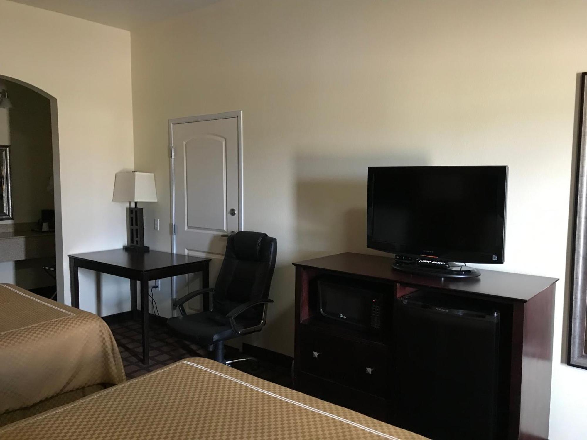 Executive Inn And Suites Pittsburg Exterior photo